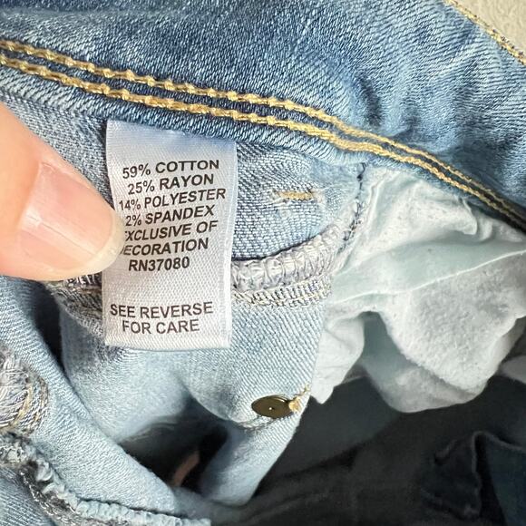 C Est 1946 Denim Patchwork Distressed Low Rise Crop Jeans Women's 2 Light Wash - Picture 6 of 6